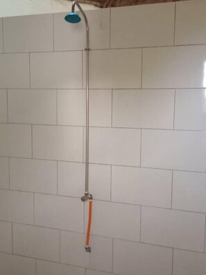 Apartamento, vista para o jardim | Chuveiro
