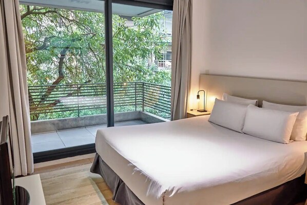 Iron/ironing board, WiFi, bed sheets