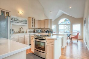 Fridge, microwave, oven, stovetop - Lakefront Estate w/ Private Beach on Flathead Lake (Lakeside)