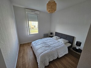 2 Schlafzimmer, Bügeleisen/Bügelbrett