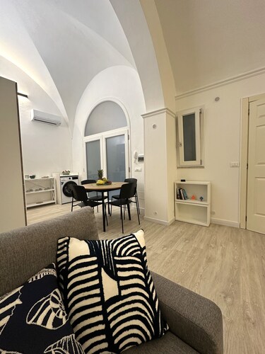 Vittorio Square Apartments Deluxe