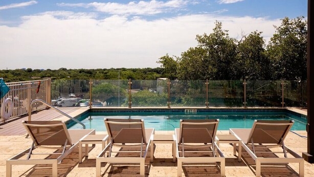 Unclassified image, 1 of 27, button - Six Flags/The Rim - Enchanting Modern Studio, King (San Antonio)