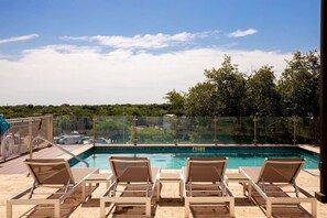 Pool - The Rim/Six Flags - King Bed, Skyline View, Family (San Antonio)