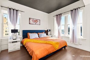 2 bedrooms, desk, iron/ironing board, WiFi