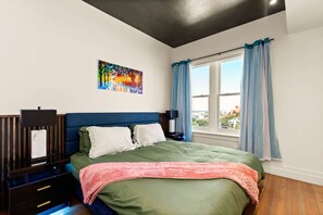 2 bedrooms, desk, iron/ironing board, WiFi