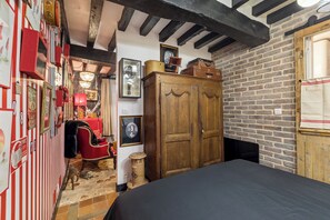 1 habitación, tabla de planchar con plancha, wifi y ropa de cama