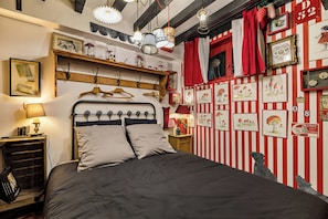 1 dormitorio, tabla de planchar con plancha, wifi y ropa de cama
