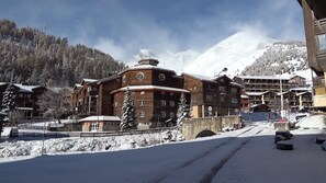 Exterior - In the center of the resort and shops ground floor apartment sleeps 6 (La Foux D'Allos)