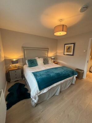 3 bedrooms, desk, iron/ironing board, WiFi