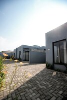 Fachada de la propiedad