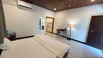 Bureau, espace de travail pour ordinateur portable