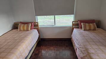 4 bedrooms, WiFi, bed sheets