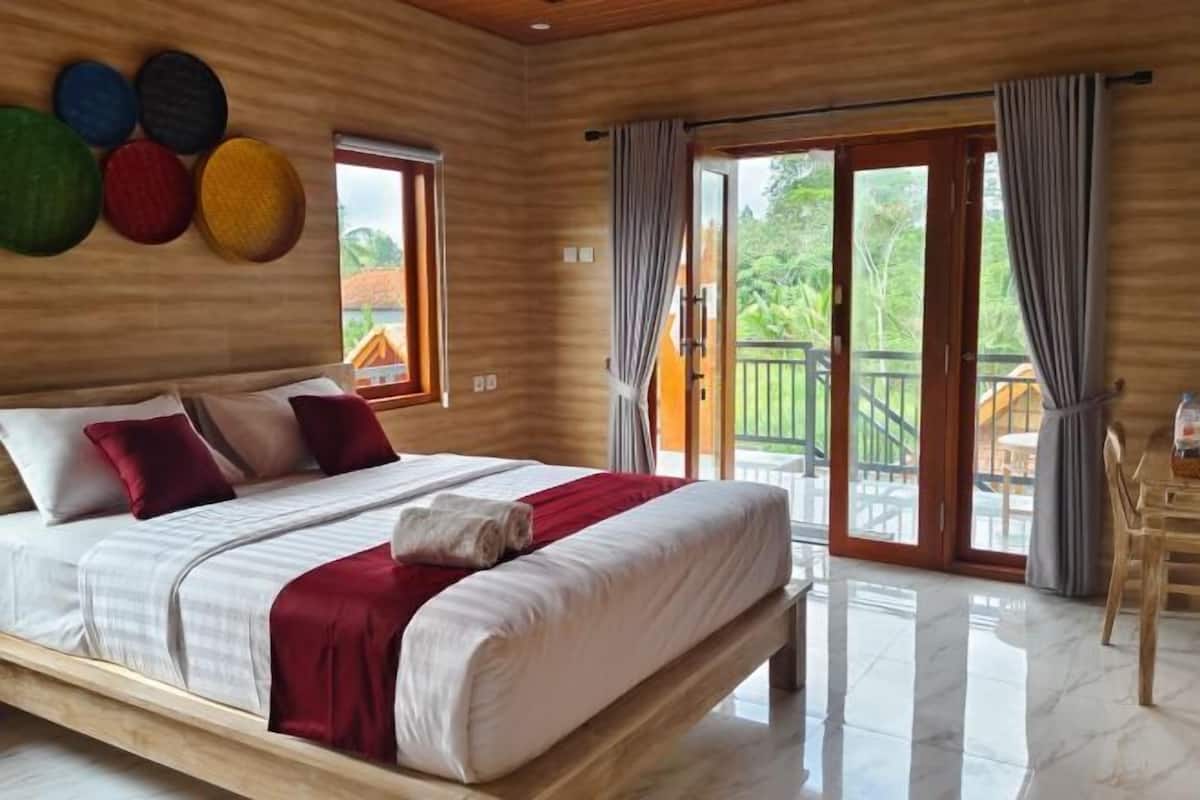 Soundproofing, WiFi (free), bed sheets