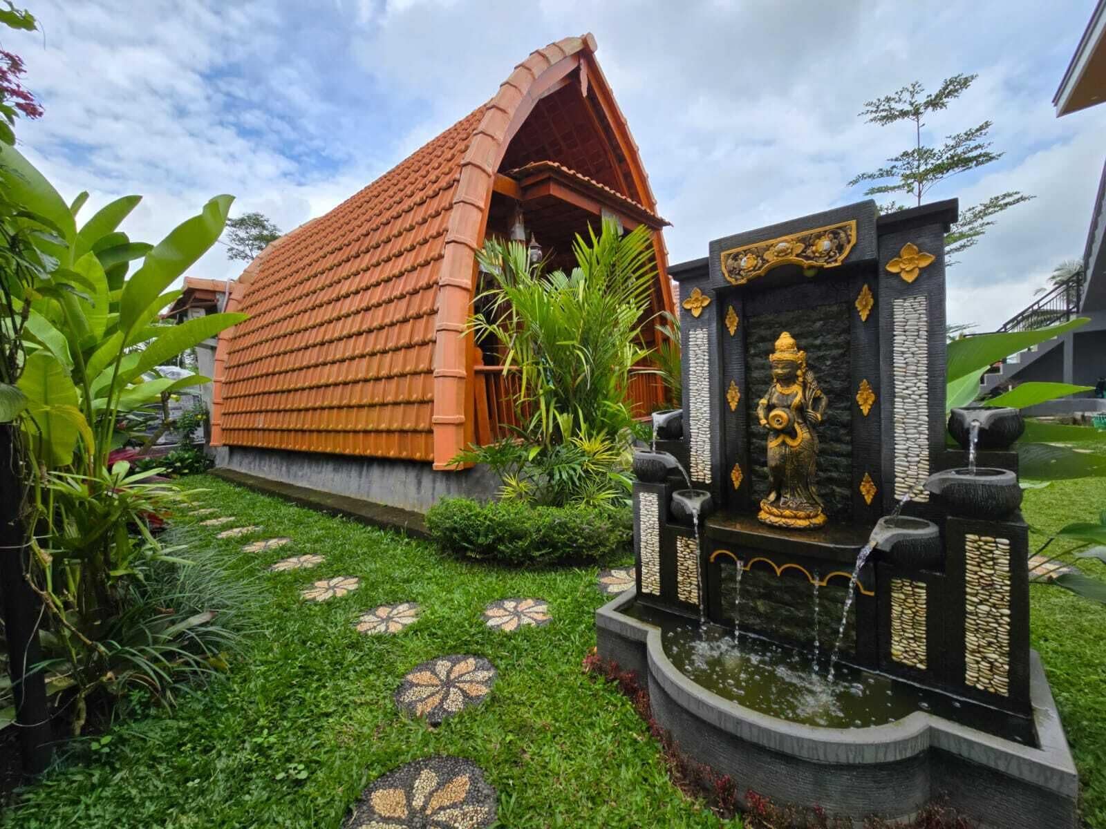 Kahden hengen luksushuone, 1 parisänky, näköala puutarhaan | Äänieristys, ilmainen Wi-Fi, vuodevaatteet