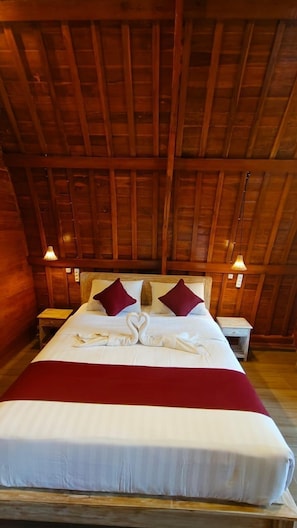 Luxury Double Room, 1 Double Bed, Garden View | Soundproofing, free WiFi, bed sheets - Green Pacing Lodge (Tembuku)