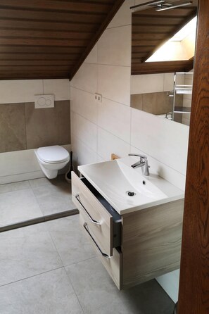 Classic Apartment, 3 Bedrooms | Bathroom