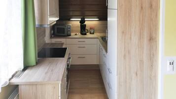 Căn hộ phong cách cổ điển, 3 phòng ngủ | Bếp riêng | Tủ lạnh, lò vi sóng, lò nướng