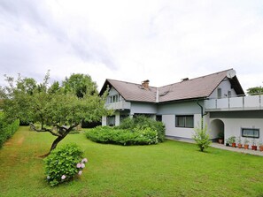 컴포트 아파트, 침실 2개 | 정원