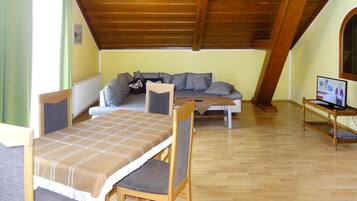 Comfort Apartment, 2 Bedrooms | Tempat makan