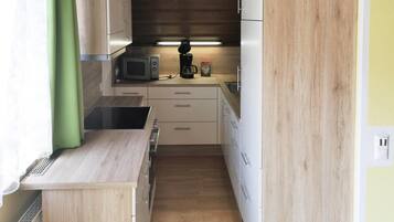 Peti sejuk, ketuhar gelombang mikro, ketuhar