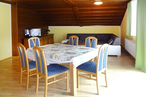 Classic Apartment, 3 Bedrooms | Living room