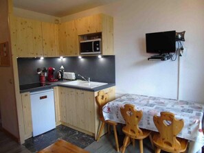 Kühlschrank, Mikrowelle, Geschirrspüler