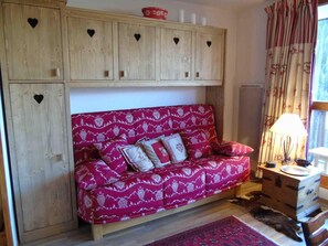 TV - 50m from shops, 2nd floor, view valley, balcony, tv, ski locker, 21m², Valfréjus (Valfréjus)