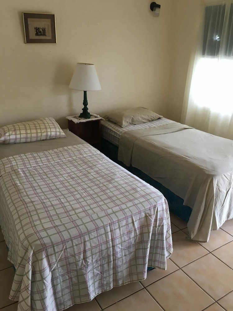 Serene room nr Intl Airpt & Sandy Beach photo 7