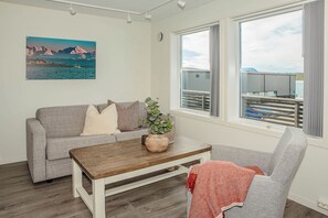 Living area - Hvalbu - Lyngen Experience Apartments (Nord Lenangen)