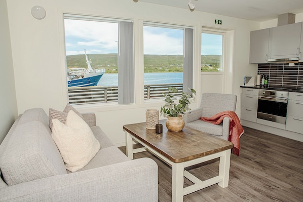 Living area - Hvalbu - Lyngen Experience Apartments (Nord Lenangen)