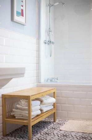 Toilet paper - Apt 2, 15 Eastern Esplanade (Broadstairs)