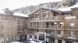 Exterior - Wifi, resort center, 1st floor, sauna, hammam, balcony, fireplace or stove, parking, tv, 114m² (Les Gets)