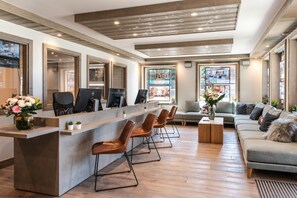 Lobby - Wifi, resort center, 1st floor, sauna, hammam, balcony, fireplace or stove, parking, tv, 114m² (Les Gets)