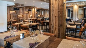 Dining - Wifi, 200m from ski slopes, 1st floor, sauna, hammam, terrace, parking, tv, 109m², Les Gets (Les Gets)