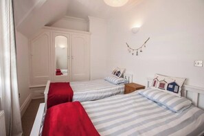 2 bedrooms, iron/ironing board, WiFi, bed sheets - Stone Bay View (Broadstairs)