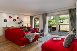 Fireplace - Wifi, resort center, 2nd floor, sauna, hammam, balcony, fireplace or stove, parking, tv, 90m² (Les Gets)