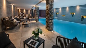 Pool - Wifi, resort center, 3rd floor, sauna, hammam, balcony, fireplace or stove, parking, tv, 158m² (Les Gets)