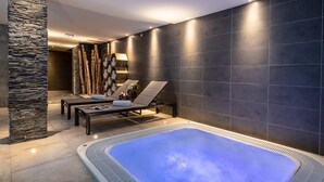 Spa - Wifi, resort center, 3rd floor, sauna, hammam, balcony, fireplace or stove, parking, tv, 158m² (Les Gets)