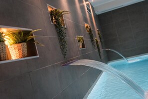 Pool - Wifi, resort center, 3rd floor, view mountain, sauna, hammam, terrace, balcony, fireplace or stove (Les Gets)