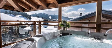 Banyera d'hidromassatge coberta