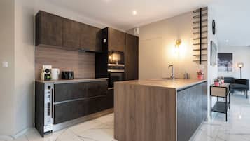 Refrigerador, microondas, horno, lavavajillas