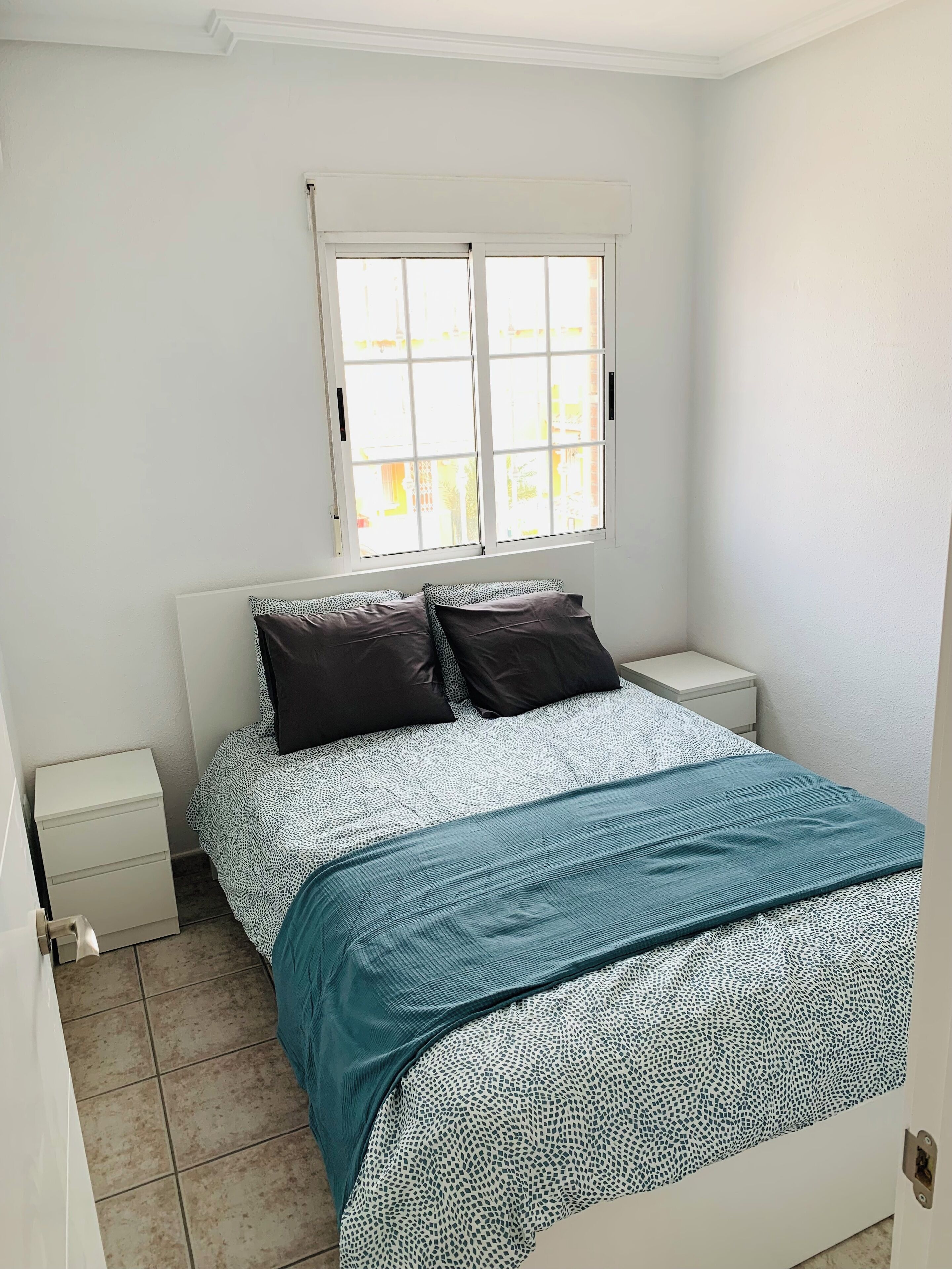 2 makuuhuonetta, silitysrauta/-lauta, Wi-Fi, vuodevaatteet