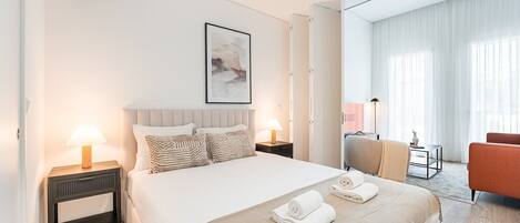 2 habitaciones, escritorio, tabla de planchar con plancha y internet