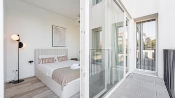 2 bedrooms, desk, iron/ironing board, internet