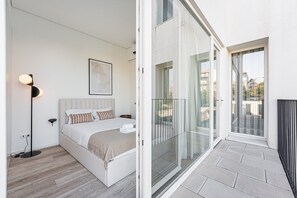 2 bedrooms, desk, iron/ironing board, internet