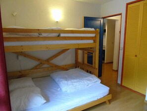 1 bedroom, WiFi, bed sheets - 150m from ski lifts, 2nd floor, balcony, tv, ski locker, 33m², Valfréjus (Valfréjus)