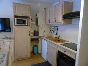 Fridge, microwave, oven, dishwasher - 150m from ski lifts, 2nd floor, balcony, tv, ski locker, 33m², Valfréjus (Valfréjus)