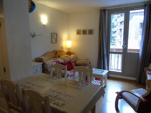 Living area - 150m from ski lifts, 2nd floor, balcony, tv, ski locker, 33m², Valfréjus (Valfréjus)