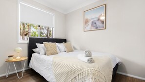 2 slaapkamers, een strijkplank/strijkijzer, reisbedje, gratis wifi