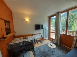 Living area - 20m from resort center, 5th floor, balcony, tv, ski locker, 19m², Valfréjus (Valfréjus)